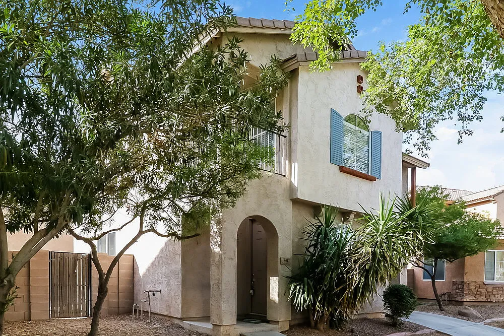 4 bed, 2.5 bath, 1395 sqft, $2,200 — Photo 4