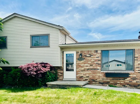 39326 Roland Dr, Sterling Heights, MI 48310