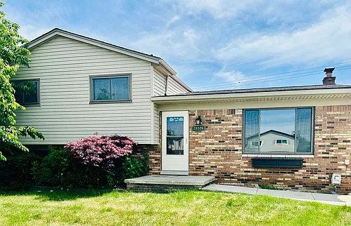 39326 Roland Dr Photo 1