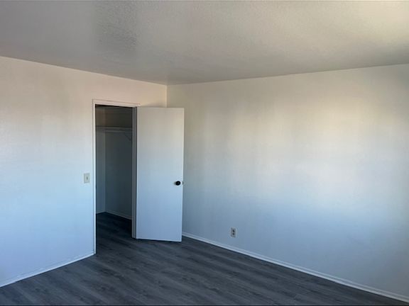 4th image of 513 W Queen St Unit 7