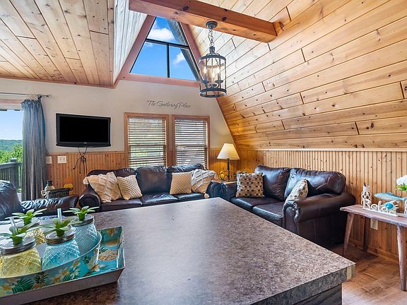 5th image of 368 Mohican Ln