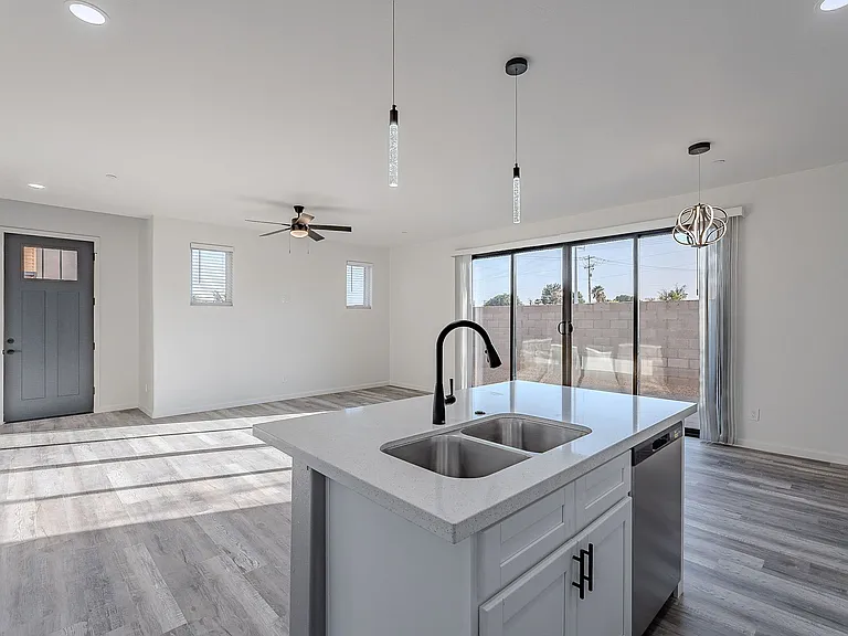 55 W Thomas Ln — Photo 19