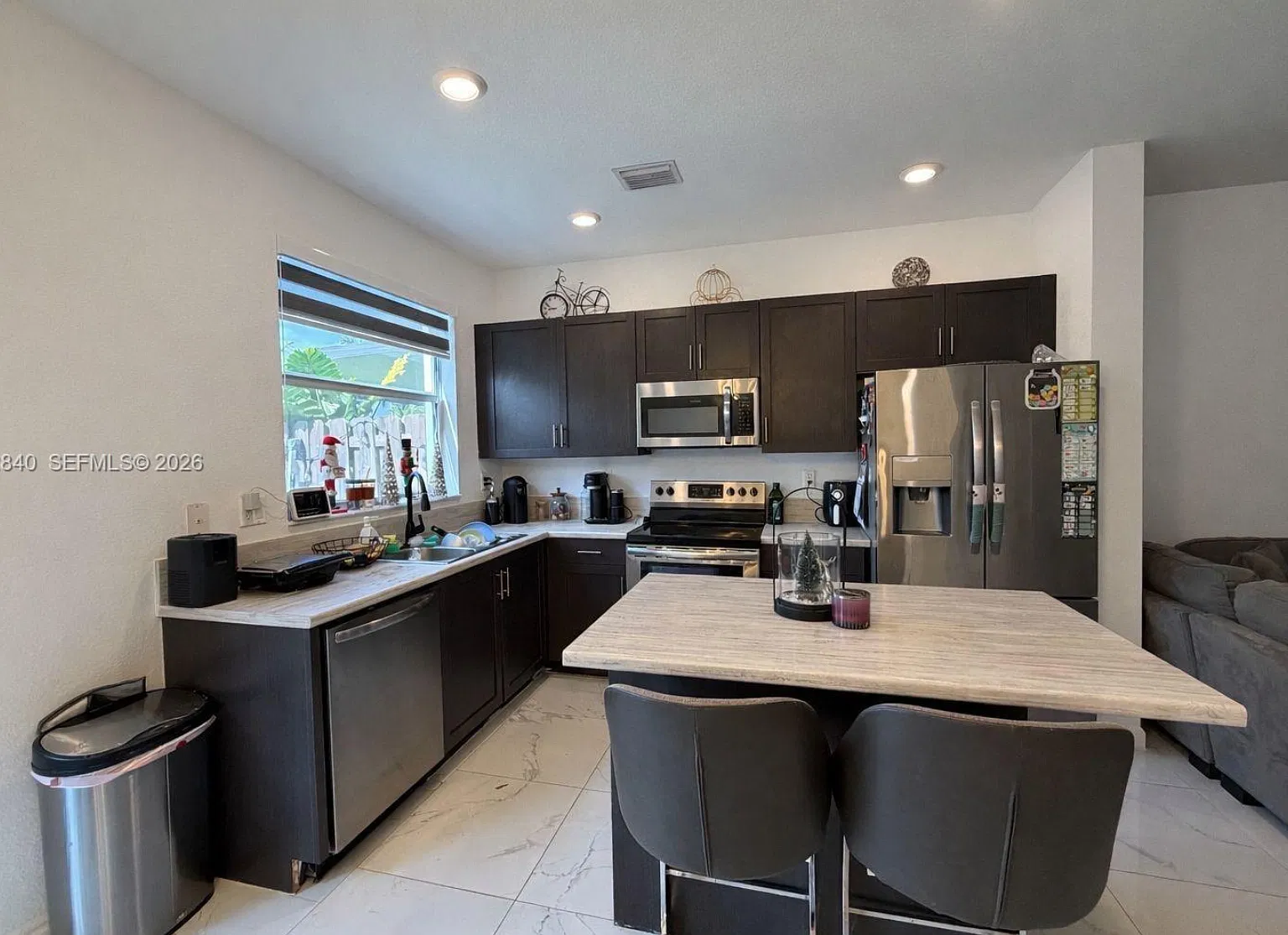 3 bed, 1328 sqft, $2,400 — Photo 2