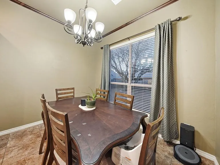 2425 Glenmere Dr — Photo 5