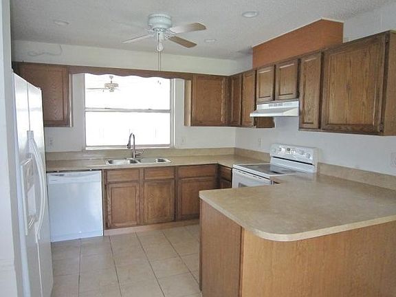 3rd image of 269 SE Whitmore Dr