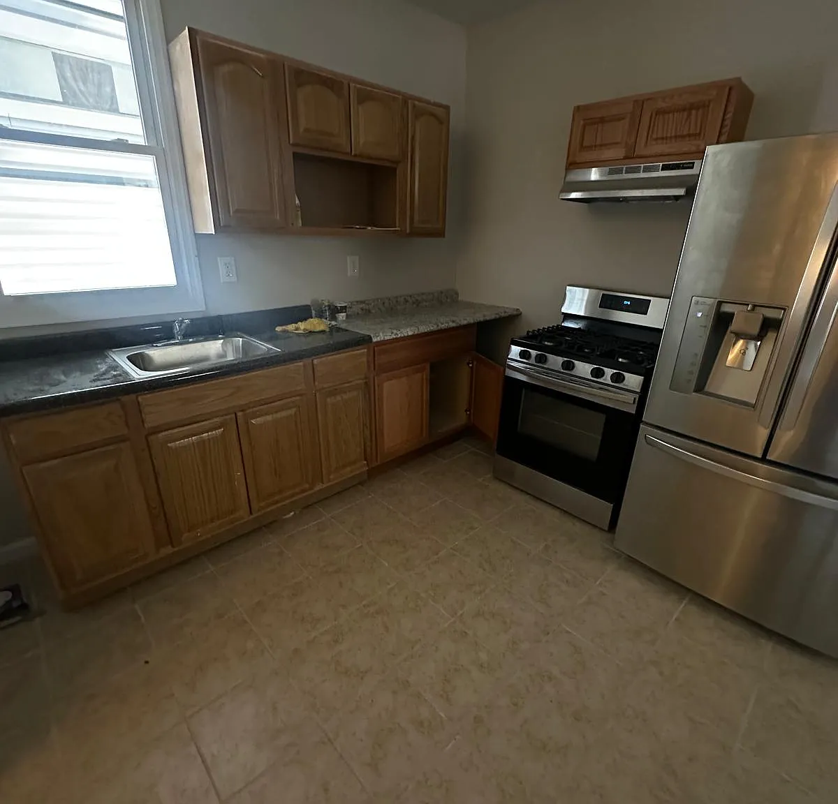 3 bed, 1.5 bath, 800 sqft, $2,800 — Photo 1