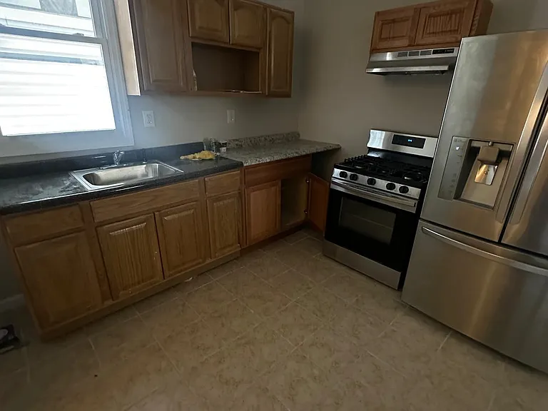 186 N 17th St #1 — Photo 1