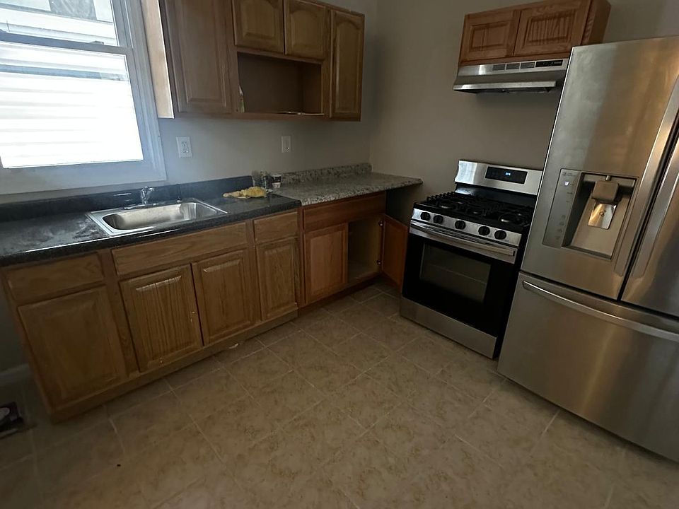 1st image of 186 N 17th St APT 1