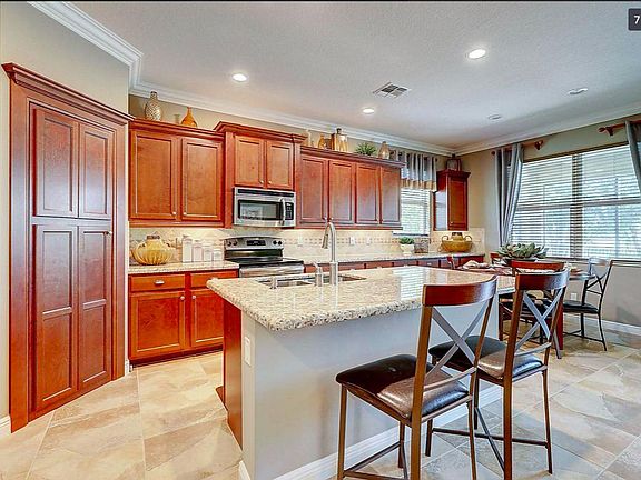 5th image of 11290 SW Vanderbilt Cir