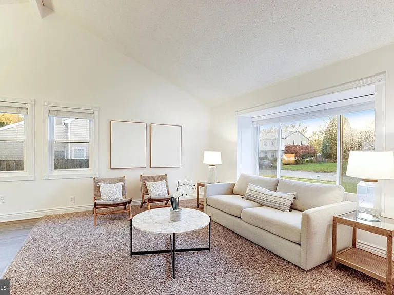 236 E Juniper Ave — Photo 5