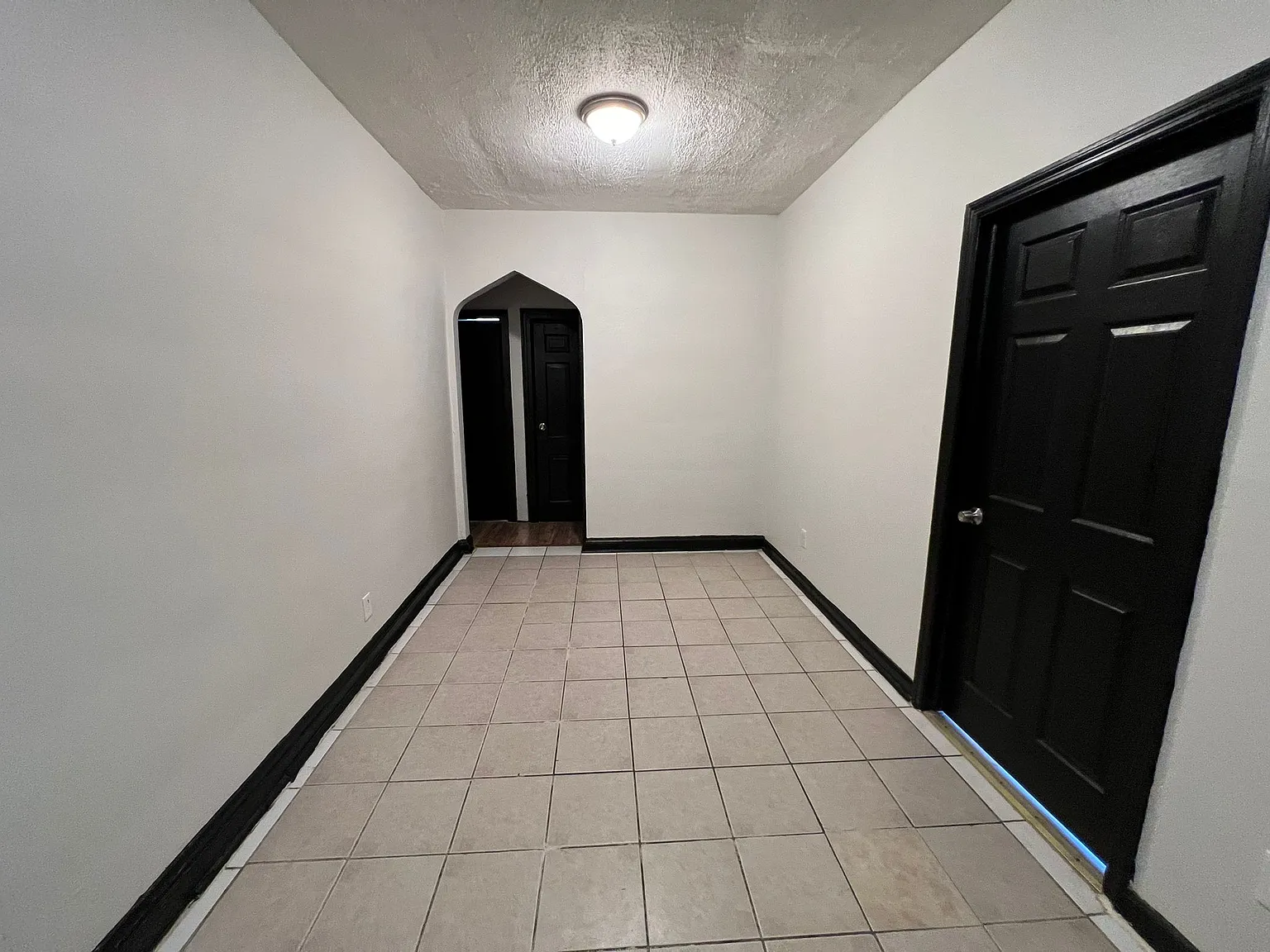 3 bed, 1000 sqft, $1,800 — Photo 4