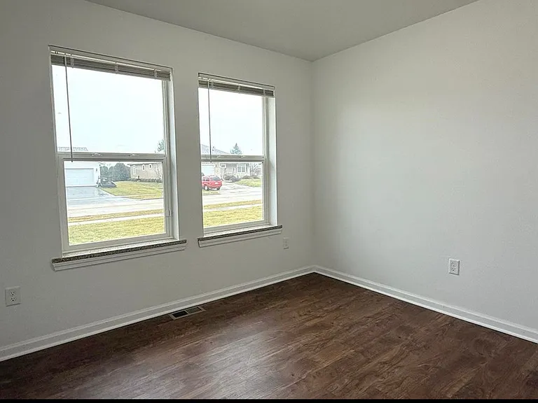 3064 Huntington Dr — Photo 11