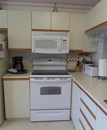 3rd image of 7105 Dennis Cir #E-102