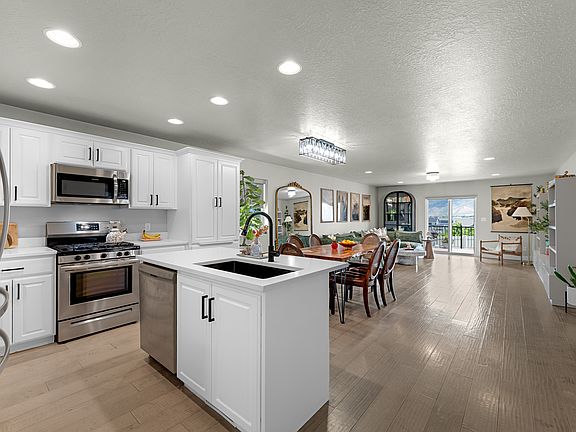 4th image of 343 Red Rock Dr