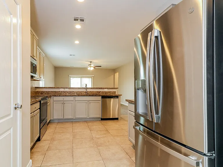 25446 W Carson Dr — Photo 7