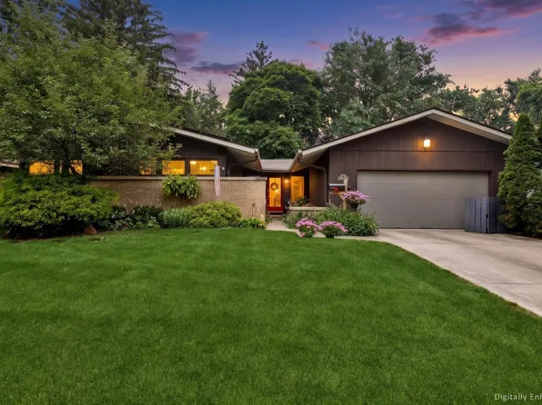 125 N Park Blvd, Glen Ellyn, IL 60137