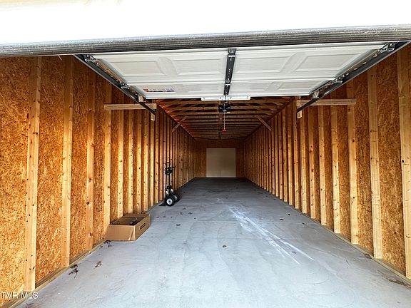4th image of 204 Meridale Dr