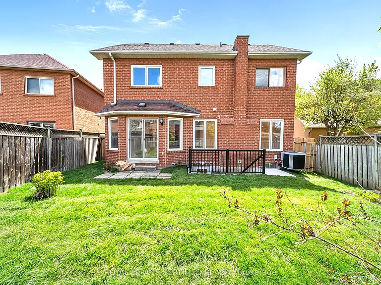 5016 Natkarni Cres #UPPER — Photo 2