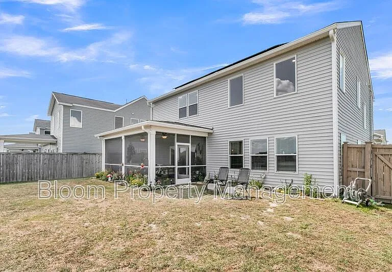 451 Carrara Dr — Photo 42