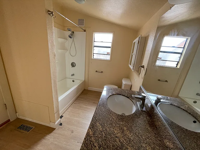 249 Hawthorne St — Photo 16