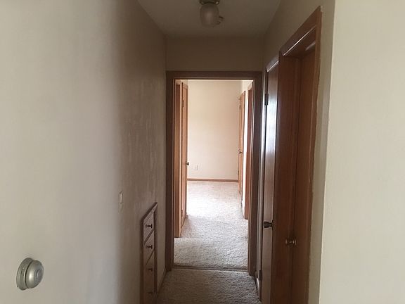 3rd image of 1112 Fairlane Ave