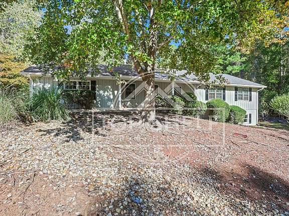 3rd image of 4684 Ben Hill Dr