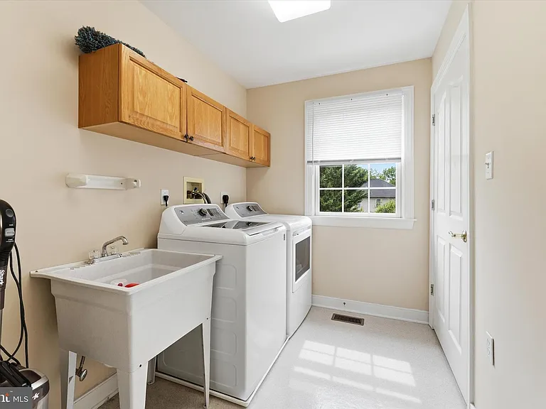 11406 Rolling Green Pl — Photo 40