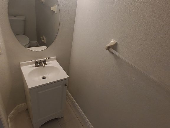 5th image of 210 Artisan St