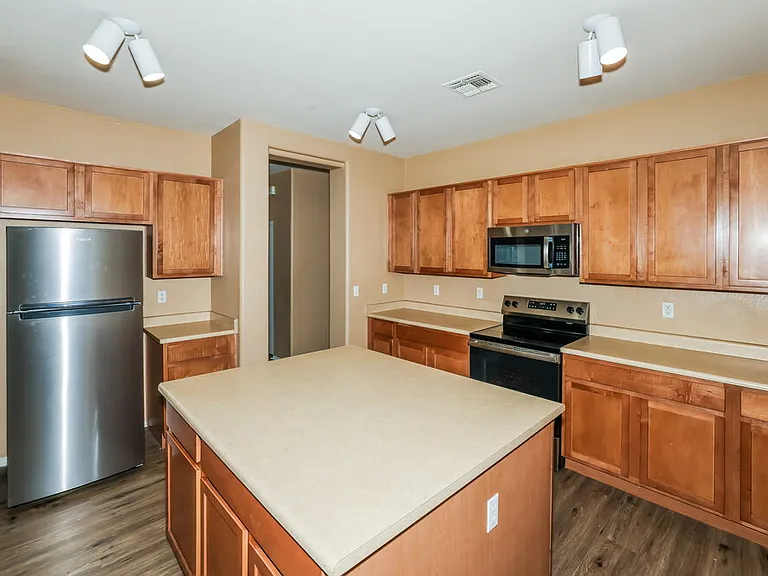 9427 W Monte Vista Rd — Photo 7