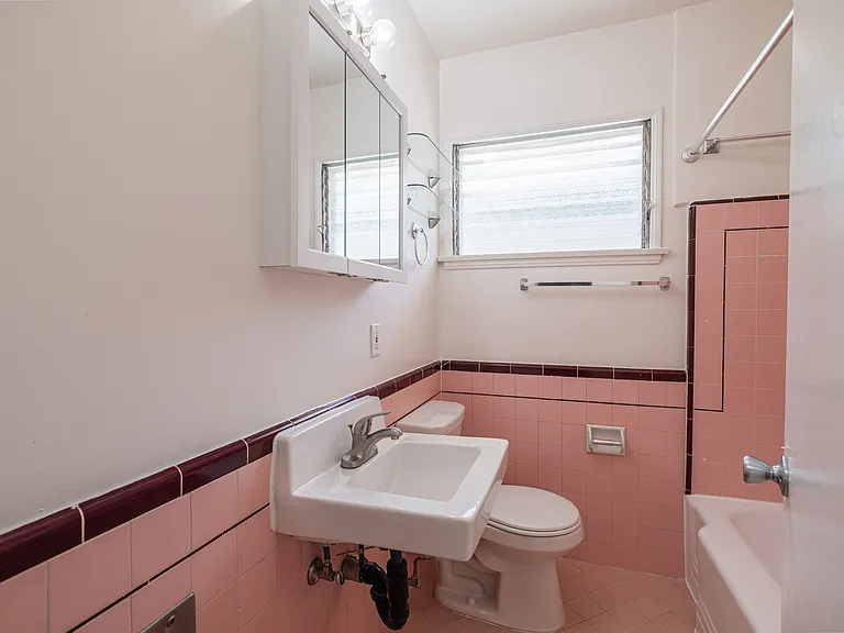 756 S Plymouth Blvd #6 — Photo 17