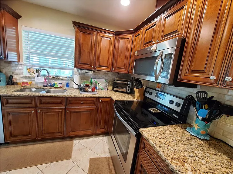 1907 Canterbury Ln #14 — Photo 9
