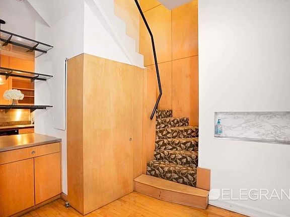 5th image of 244 E 60th St #4C