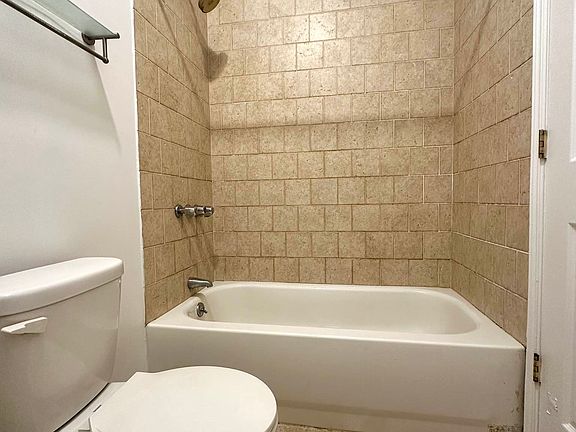 5th image of 2350 Broadway #230