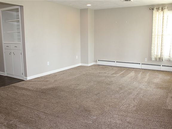 3rd image of 207 S Chestnut St