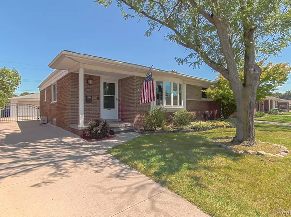 18207 Winsome Rd, Fraser, MI 48026