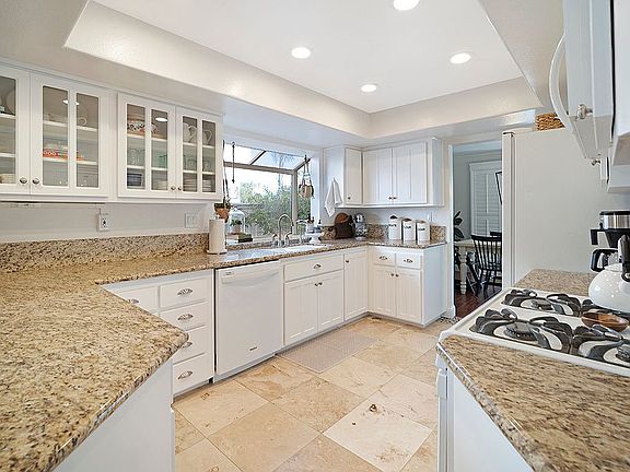 3rd image of 37521 Vineyard Knoll Dr