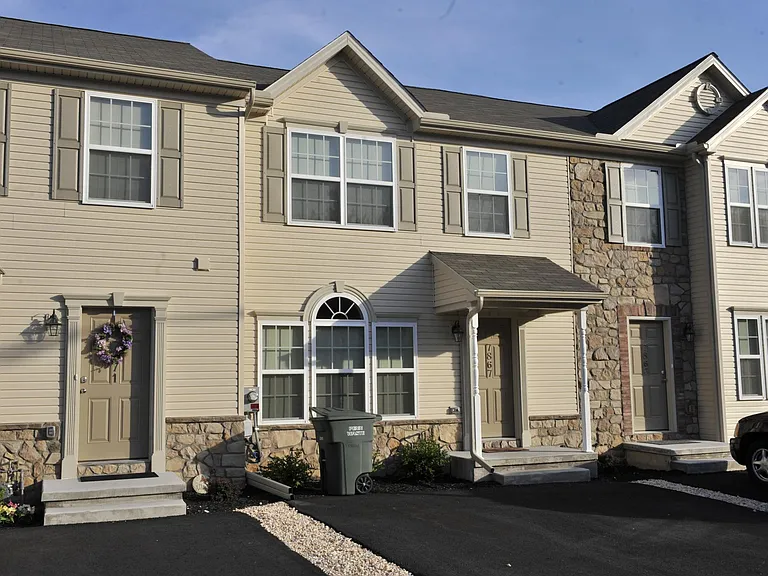 Sunpointe Townhomes — Photo 21