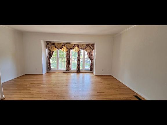 3rd image of 8241 Lamberts Ln