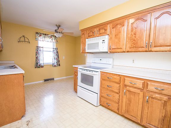 5th image of 207 Belair Dr