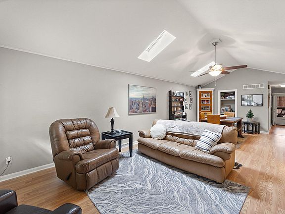 4th image of 722 Ben Ali Dr APT C