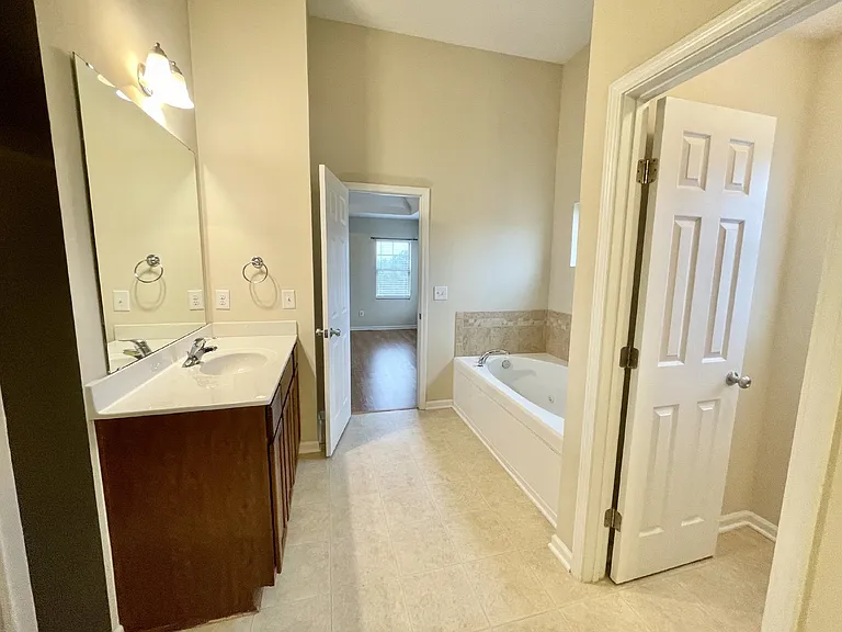 311 Highgrove Dr — Photo 6