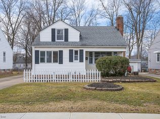 1128 Gordon Rd, Lyndhurst, OH 44124