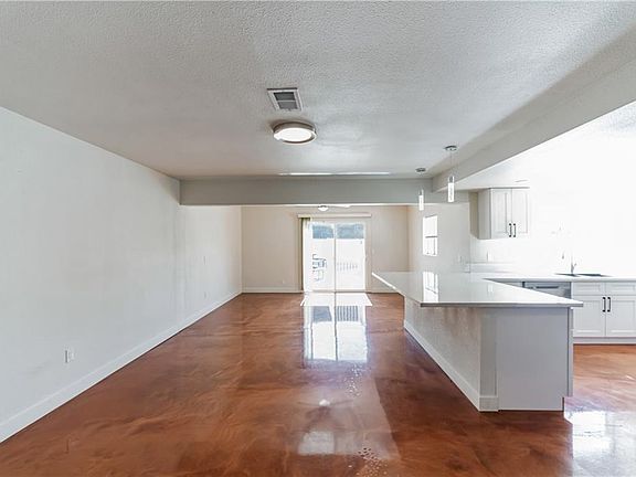5th image of 2665 La Veta St #1