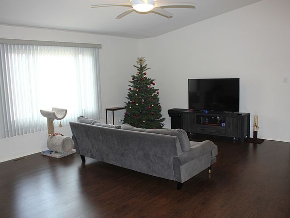 5th image of 495 Harrison Ct #495