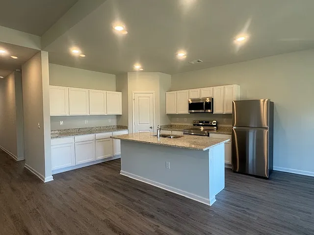 120 Monroe Ct — Photo 5