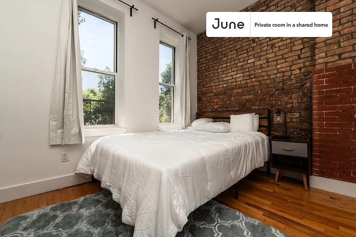 Queen bedroom in 3 bed/1 bath home in Bedford-Stuyvesant #1892 A — Photo 1