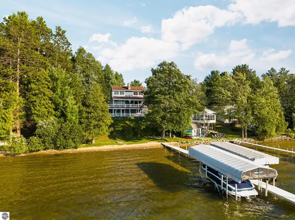 11991 Evergreen St, Fife Lake, MI 49633