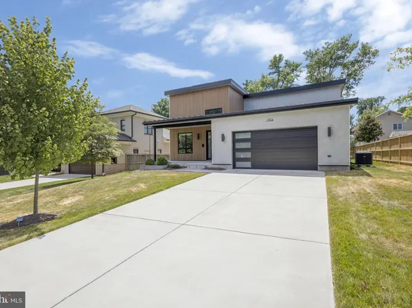 1924 Pimmit Dr, Falls Church, VA 22043