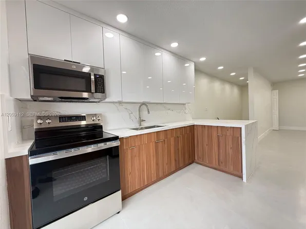 3514 W 76th St Unit 201, Hialeah, FL 33018