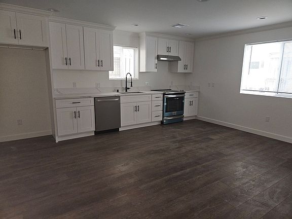 4th image of 1051 Grover Ave #C